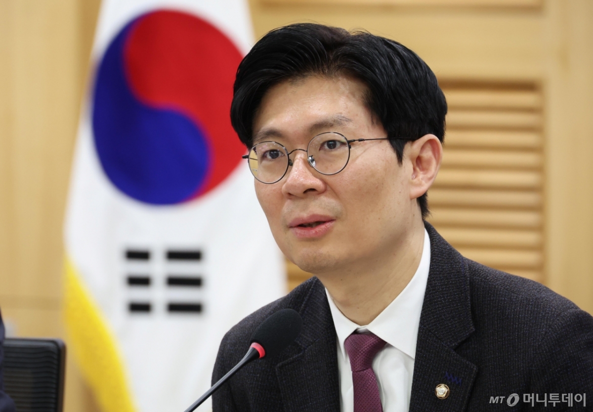 野조정훈 "민생지원금, 15만원 갖고 45만원 더 내라는 것"