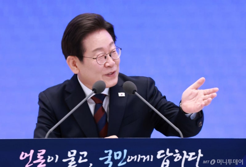 李 "<b>해수부</b> 부산 <b>이전</b> 적정"…지역 간 입장차 '뚜렷', 野 '민심 눈치'