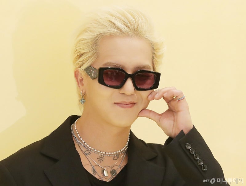 '부실복무' <b>송민호</b>, 지난달 <b>교통사고</b> 당했다…<b>후유증</b> 우려 병원행