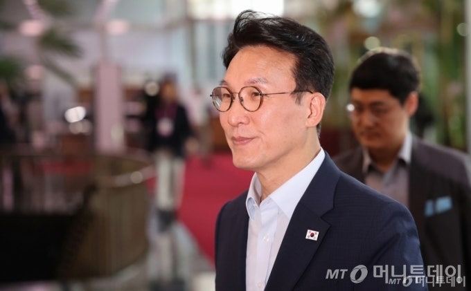 <b>김민석 총리</b>, 열일 <b>행보</b>…1호 지시 '폭염 대책' 이어 농민·의료계 만남