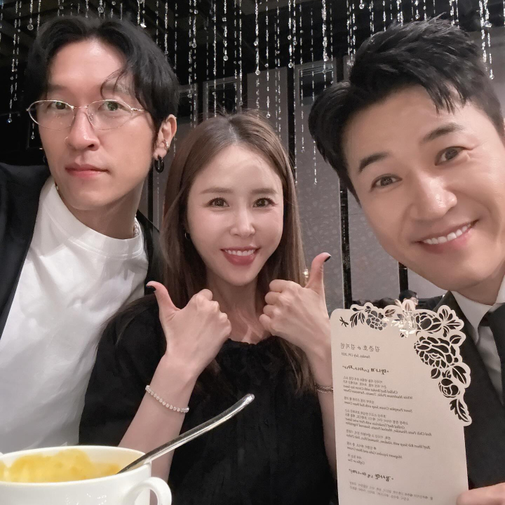 문원과 결혼 앞둔 신지, 김준호김지민 <b>결혼식</b>서 '활짝'