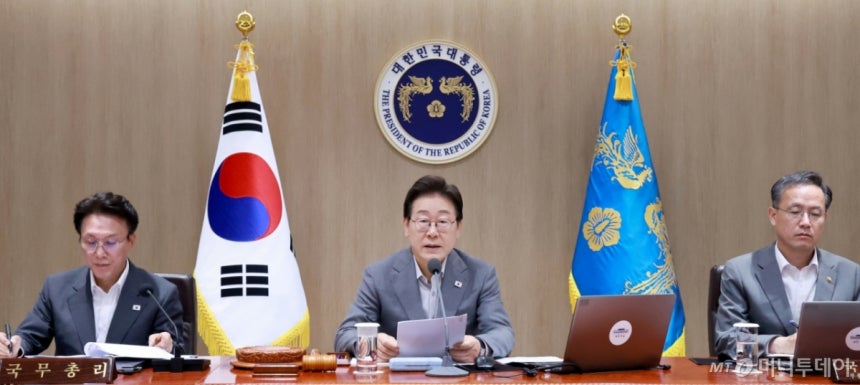 [서울=뉴시스] 최동준 기자 = 이재명 대통령이 15일 서울 용산 대통령실 청사에서 열린 국무회의에서 발언하고 있다. (대통령실통신사진기자단) 2025.07.15.