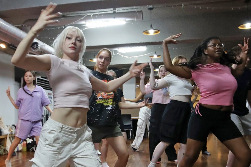"중국어 별로, <b>한국어</b> 좋아"…미국·<b>유럽</b> 대학가서 <b>열풍</b> 불었다