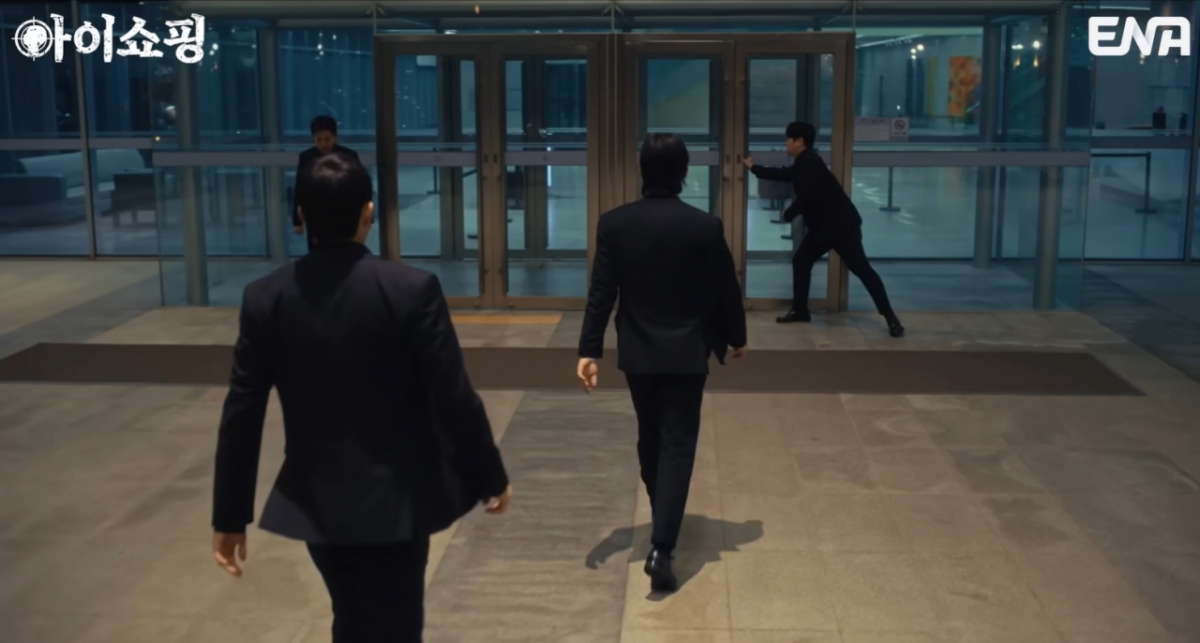 "<b>덱스</b>, 걷는 모습 왜이래?" 첫회부터 <b>연기력 논란</b>…"늘겠지" 옹호도