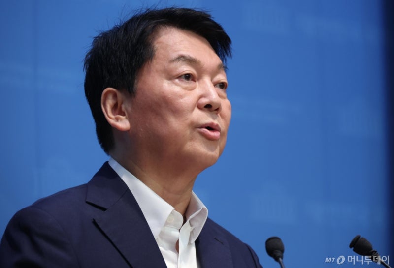 안철수 "김어준 <b>뉴스공장 대통령실 출입</b>…고성국도 허용하라"