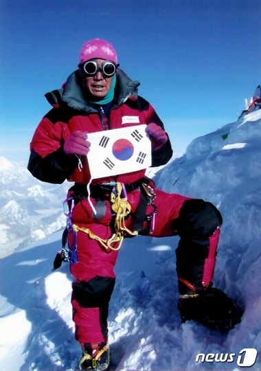 '1세대 산악인' <b>허영호 대장</b>, <b>담도암</b>으로 <b>별세</b>…향년 71세