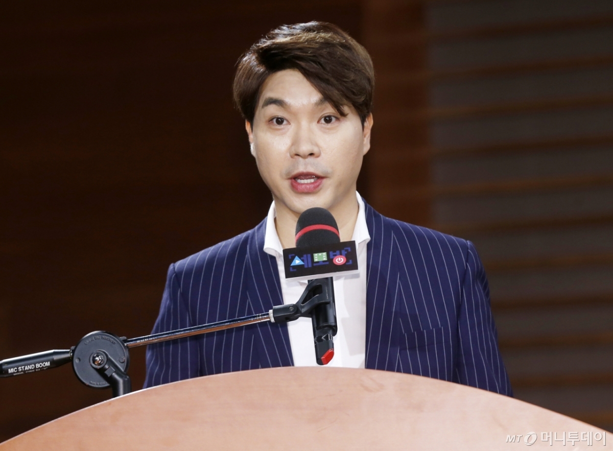 '<b>피소</b>' <b>박수홍</b> 측 "식품사 대표에 사과 <b>협박</b>?…사실무근" 맞대응 예고