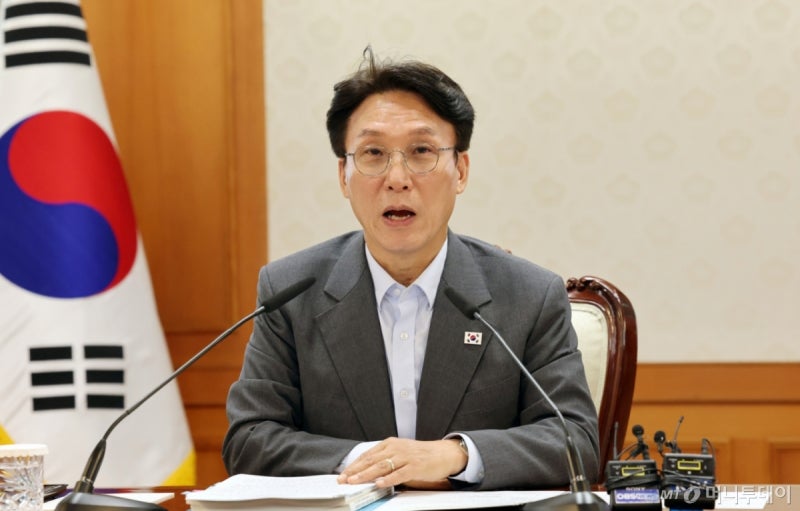 <b>김민석 총리</b> "<b>바이오</b> 산업 큰 관심…규제 부분 특별히 살펴볼 것"