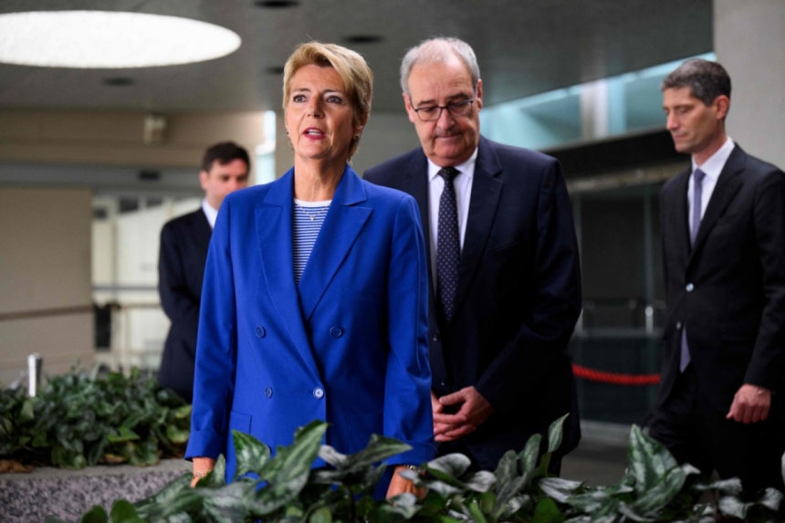 Swiss President Karin Keller-Sutter (left) and Swiss Economy Minister Guy Parmelin hold a Q&A session with reporters after concluding a meeting with US Secretary of State Marco Rubio in Washington on the 6th (local time)./AFPBBNews