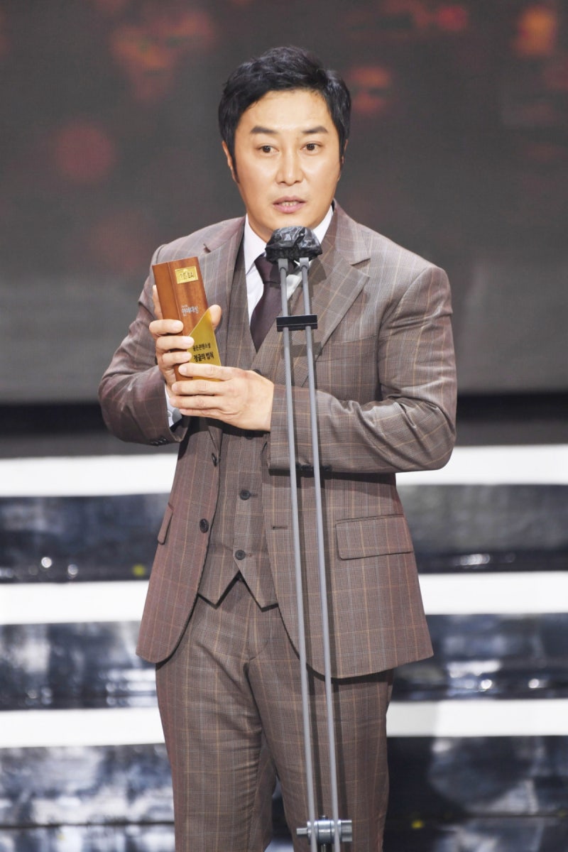 <b>김병만</b> "부녀 관계 끊어달라" 피 안 섞인 딸과 <b>파양 소송</b>…오늘 결론