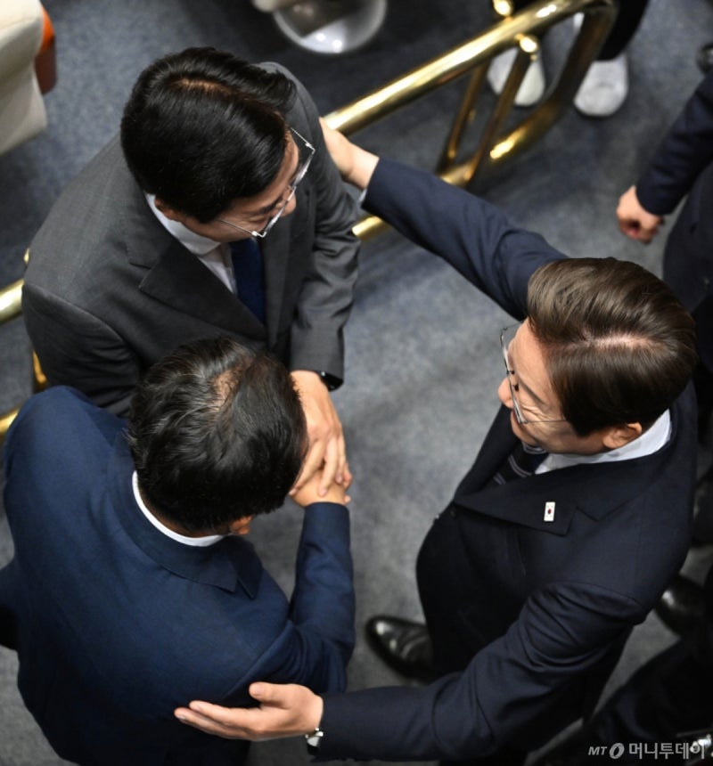 <b>이재명</b> 대통령, <b>정청래</b>·박찬대 <b>만찬</b> 회동…'원팀' 당부할듯