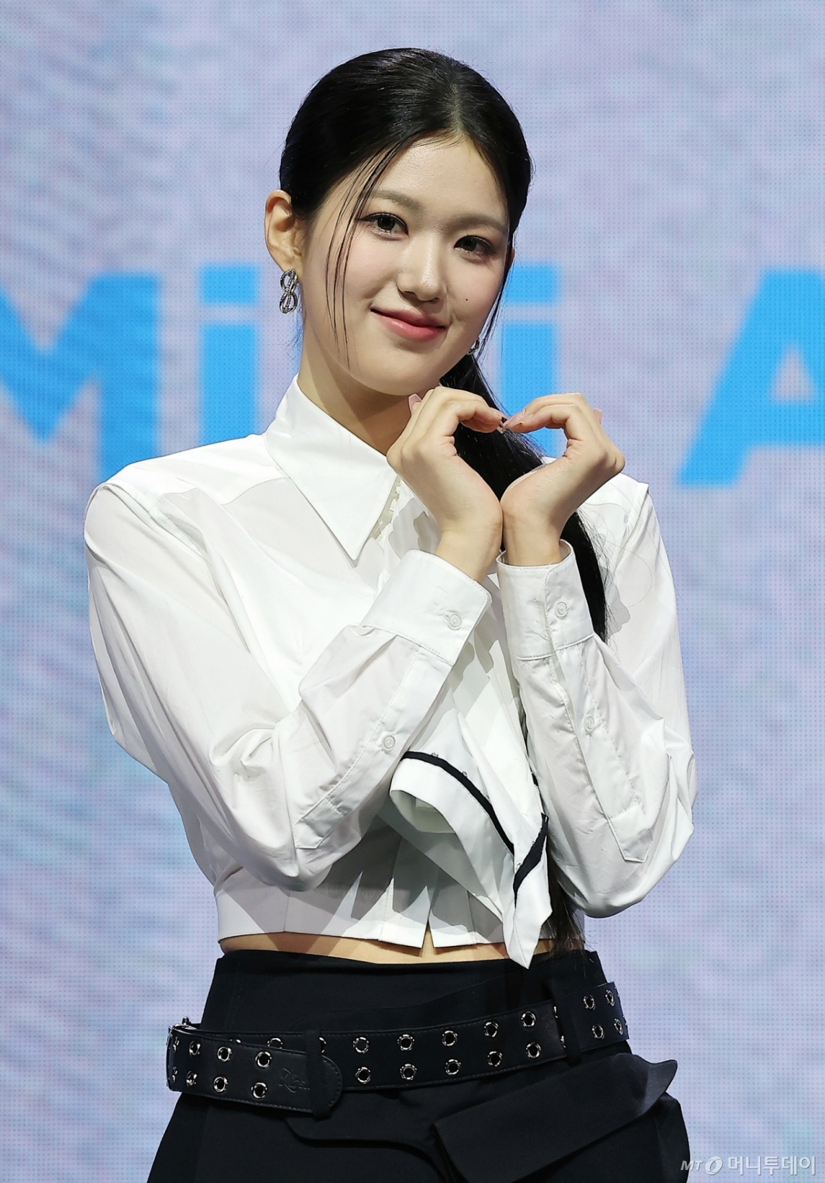 <b>윤지윤</b>, '건강' 이유로 이즈나 <b>탈퇴</b>…6인 체제로 팀 재정비