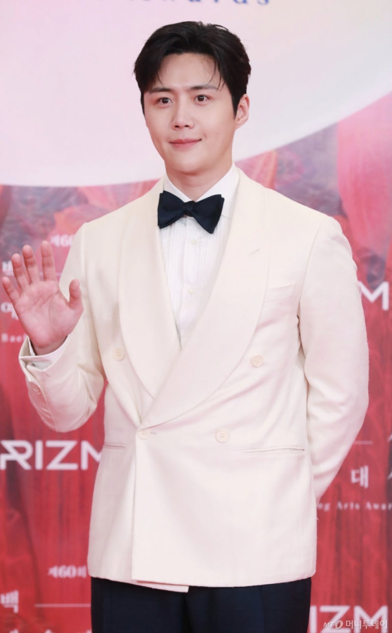 <b>김선호</b> <b>사칭</b>해 금전 요구…"SNS <b>딥페이크</b> 악용, 강력 대응할 것"