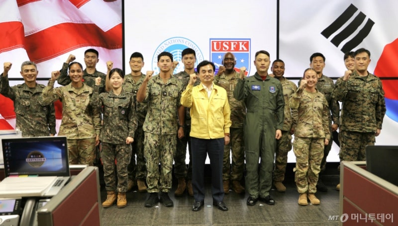 <b>한미</b>연합사 전시지휘소 찾은 <b>안규백</b> "UFS, <b>한미</b>연합방위태세 강화 기회...