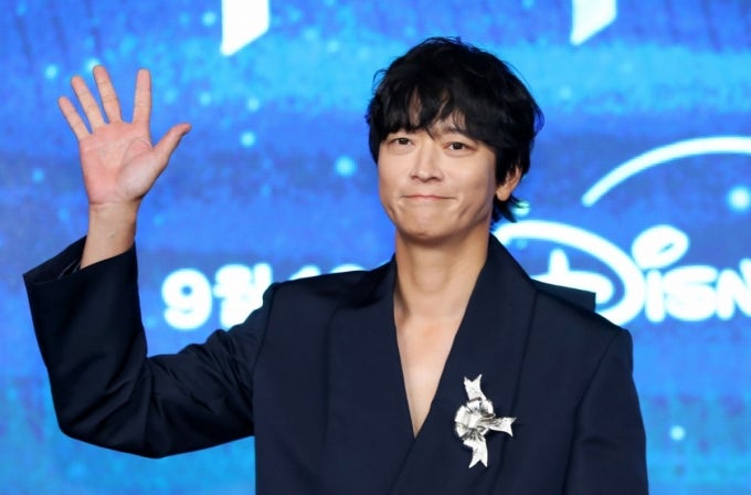 경찰, 강동원·씨엘 수사 착수… '<b>미등록 기획사</b>' 의혹