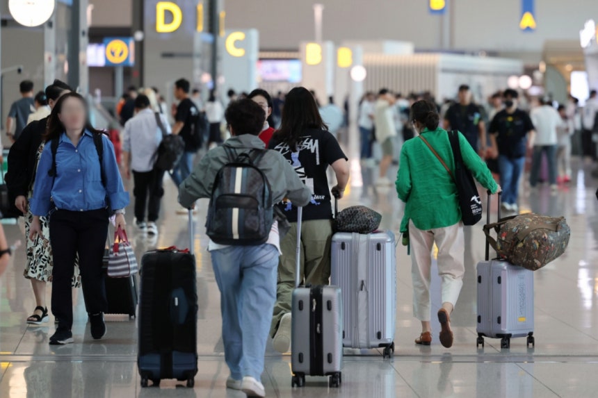 지난달 일본을 찾은 외국인이 342만여명으로 역대 최다를 기록했다. '오버투어리즘'(overtourism·과잉 관광)에 대한 반발에도 불구하고 일본 관광산업은 성장세를 이어가고 있다. 사진은 기사의 이해를 돕기 위한