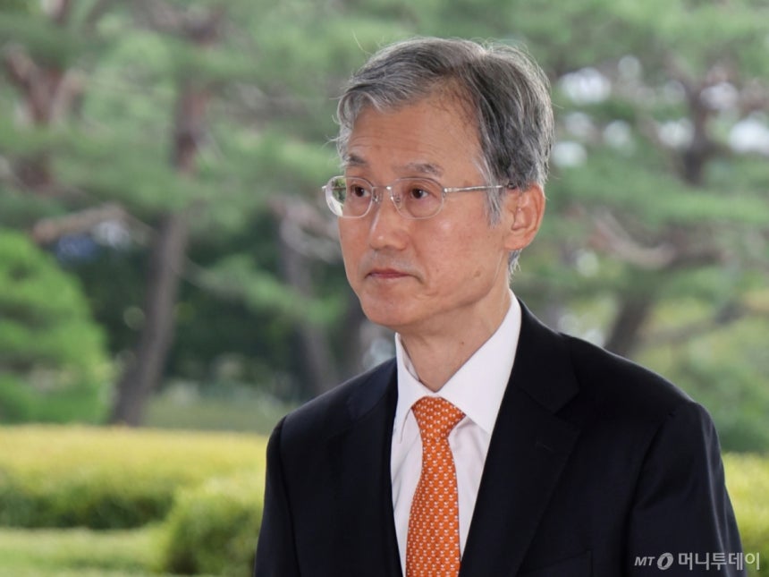 (서울=뉴스1) 황기선 기자 = 조희대 대법원장이 26일 오전 서울 서초구 대법원으로 출근하고 있다. 2025.9.26/뉴스1  Copyright (C) 뉴스1. All right