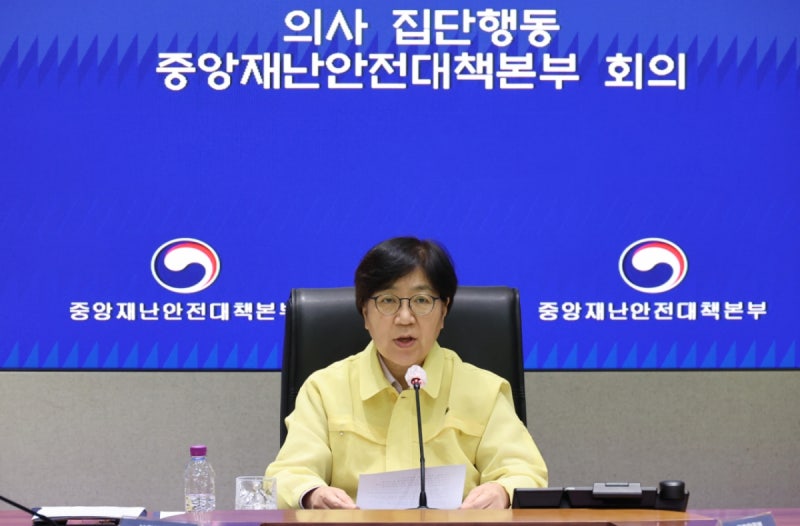 <b>정은경</b> 복지장관 "<b>추석 응급 진료</b> 역량 강화…경증 시 중소병원 <b>응급</b>실...