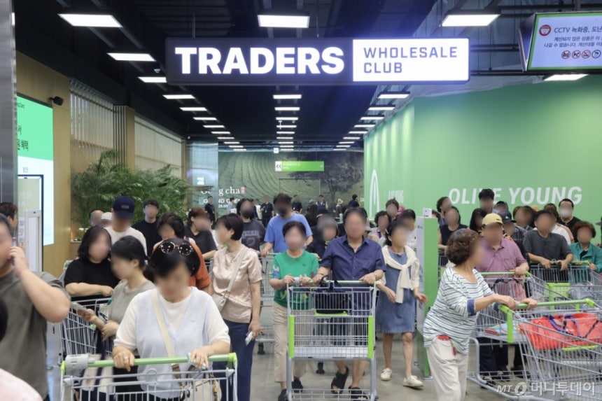 (서울=뉴스1) = 트레이더스 홀 세일 클럽(트레이더스)이 5일 인천 남동구 구월동에 24번째 트레이더스 매장이자 최대 규모의 트레이더스 구월점을 오픈했다고 밝혔다.  사진은 5일