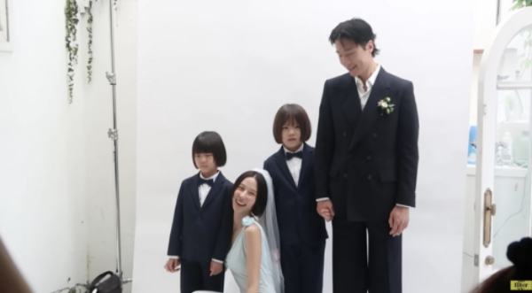 <b>김나영</b>, <b>마이큐</b>와 <b>결혼</b>식 공개…"지금껏 가장 큰 용기"