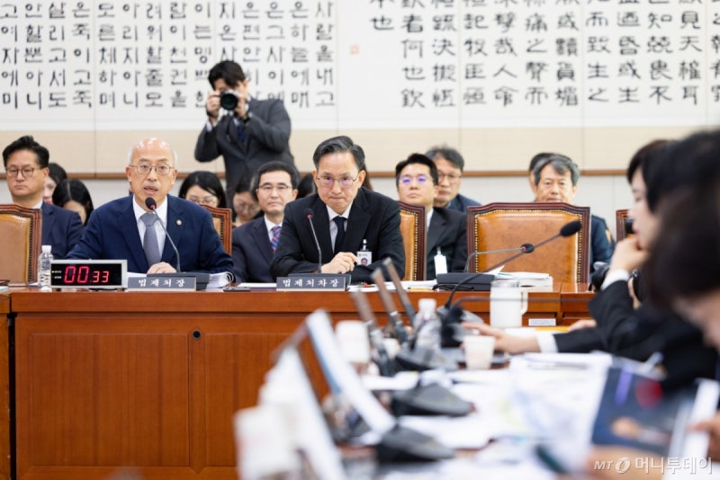 여야, 전현직 <b>법제처장</b> 맹공..."내란 동조" vs "이재명 대통령 홍위병"
