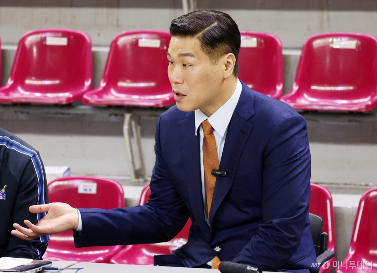 "<b>열혈농구</b>는 진짜다" "슬램덩크보다 재밌다"…코트 돌아온 서장훈·전태...