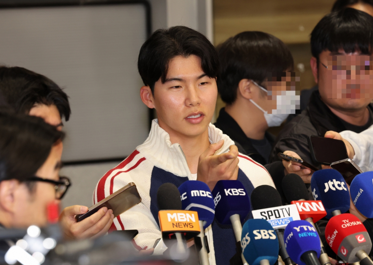 "저분 좀"…'WS 우승' <b>김혜성</b>, 축하도 부족한데 불청객 시위 '정색'