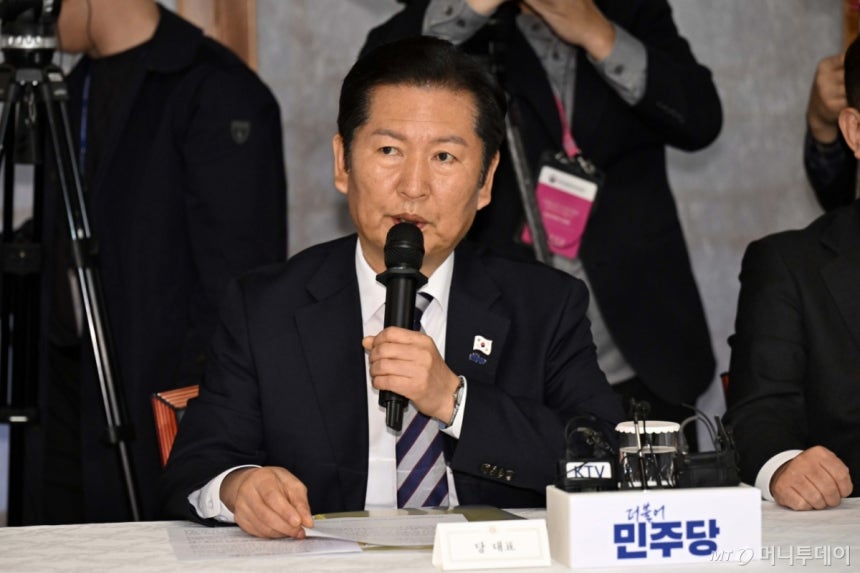 (서울=뉴스1) 이광호 기자 = 정청래 더불어민주당 대표가 9일 서울 종로구 국무총리공관에서 열린 고위당정협의회에서 발언하고 있다. (공동취재)2025.11.9/뉴스1  Copyr