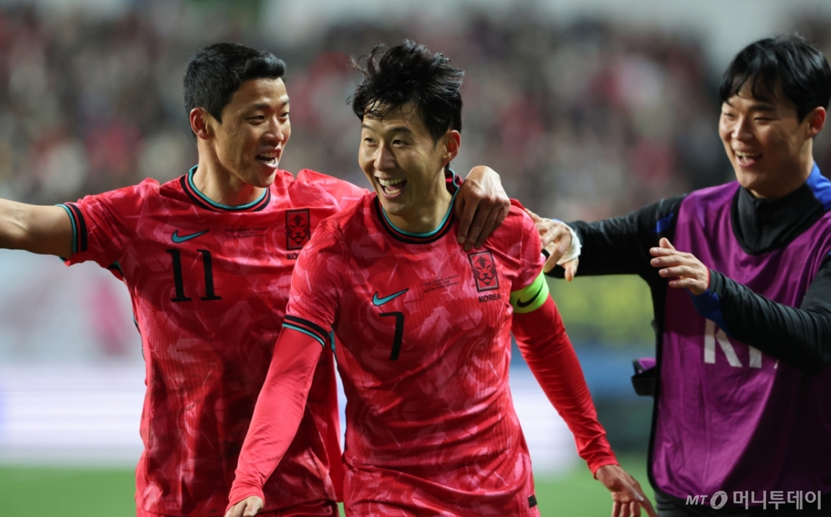 손흥민 '환상 프리킥'→<b>조규성</b> '감동 <b>복귀골</b>'…볼리비아에 2-0 승