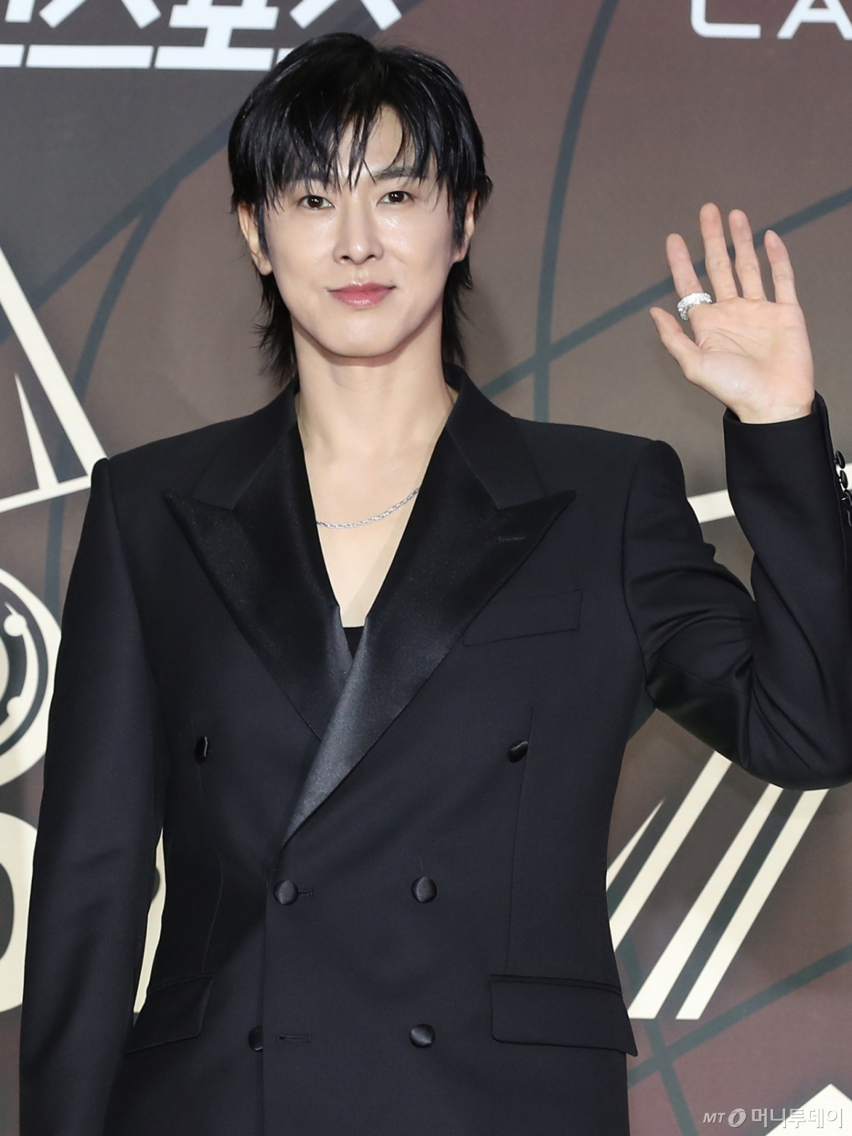 <b>유노윤호</b> 20대 때 "연예인 여친과 <b>결혼</b>" 폭탄 <b>선언</b>…이수만이 한 말