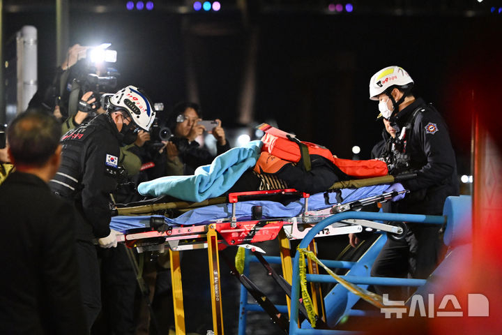 20일 전남 신안 해상에서 좌초한 대형 여객선의 탑승객 267명 전원이 구조됐다./사진=뉴시스