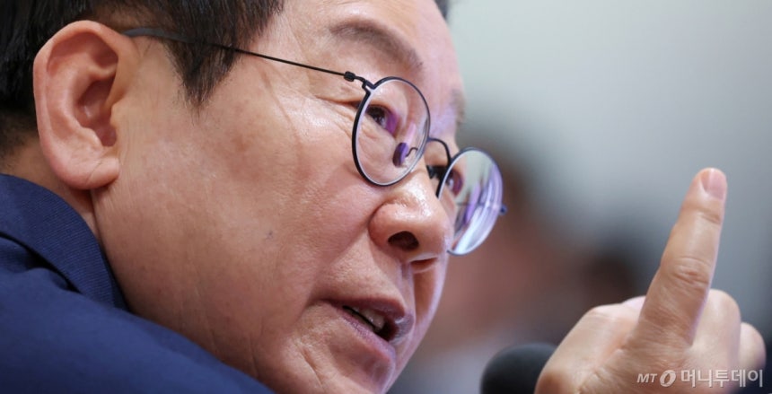 [서울=뉴시스] 고범준 기자 = 이재명 대통령이 2일 서울 용산 대통령실 청사에서 열린 국무회의에서 발언하고 있다. (대통령실통신사진기자단) 2025.12.02. bjko@newsis.com /사진=