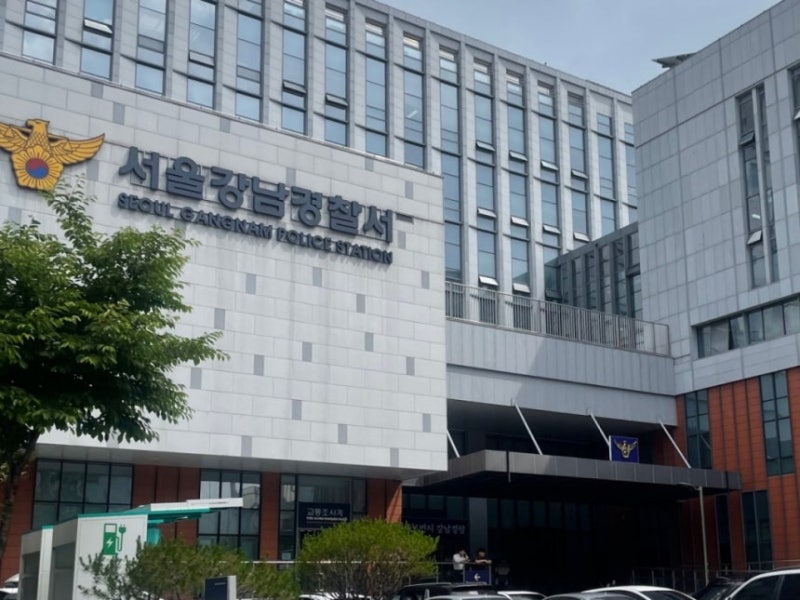 '청담동 주식부자' <b>이희진</b>, 경찰 조사…18억원대 <b>사기 혐의</b>