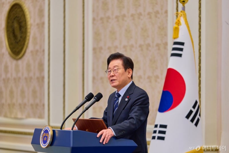 <b>중일</b> <b>갈등</b>, 편 안 든다는 李대통령…日 긴장완화 시도에 韓 중재 가능성...