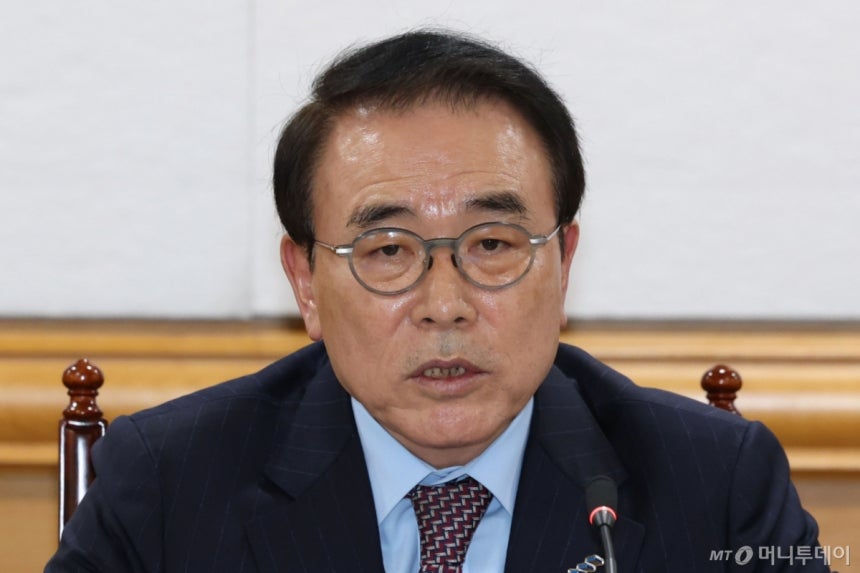 (서울=뉴스1) 이광호 기자 = 조용병 은행연합회장이 10일 오후 서울 중구 명동 은행회관에서 열린 금융감독원장과 금융지주회장간담회에 참석해 발언하고 있다.2025.12.10/뉴스1 Copyright (C) 뉴