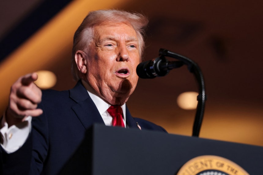 9일(현지시간) 도널드 트럼프 미국 대통령이 펜실베이니아주 마운트 포코노의 마운트 에어리 카지노 리조트에서 지지자를 대상을 연설하고 있다./로이터=뉴스1