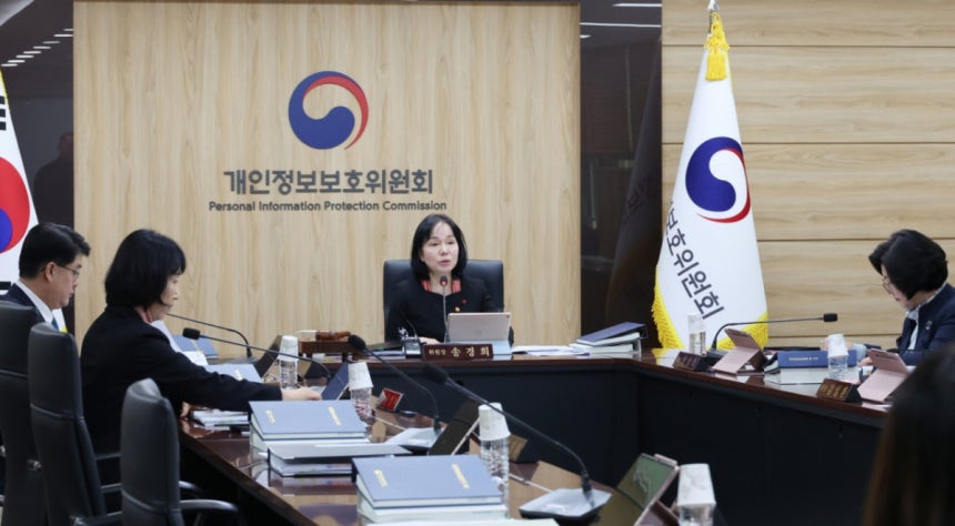 송경희 개인정보보호위원회 위원장이 지난 10일 서울 종로구 정부서울청사에서 열린 개인정보보호위원회(개인정보위) 제26회 위원회 전체회의에 참석해 발언하고 있다./사진=뉴시스 /사진=김명원