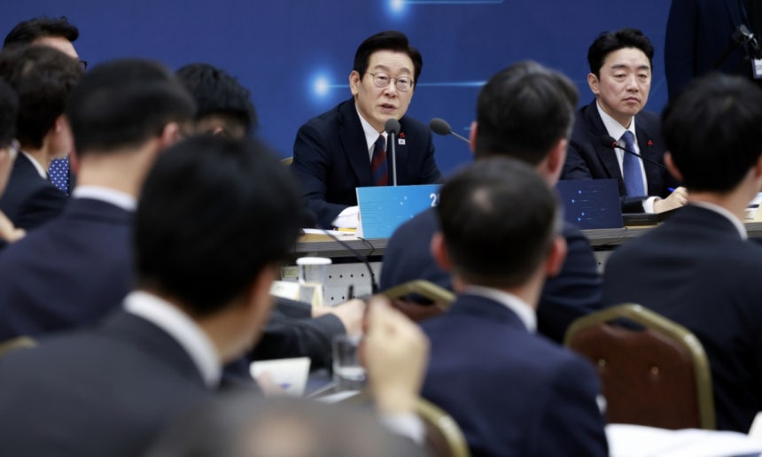 이재명 대통령이 11일 세종시 정부세종컨벤션센터에서 열린 '2026년 대도약하는 경제,<a href=