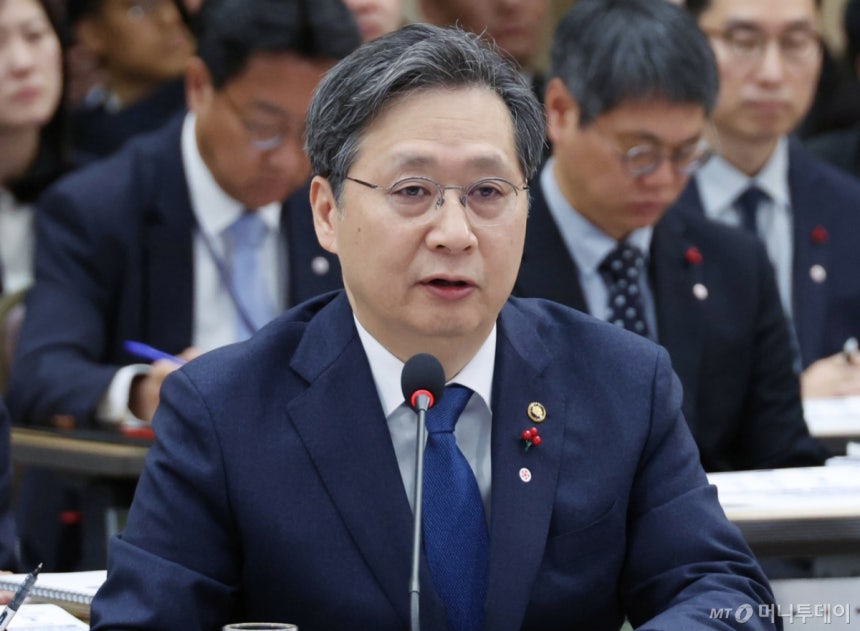  윤영빈 우주항공청장이 12일 세종시 정부세종컨벤션센터에서 열린 과학기술정보통신부·개인정보보호위원회 업무보고에서 발언하고 있다.(대통령실통신사진기자단) 2025.12.12./사