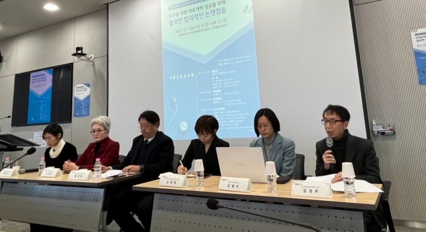 (왼쪽부터)하은진 서울대병원 신경외과 중환자의학과 교수,조은영 한국YWCA연합회장,<a href=