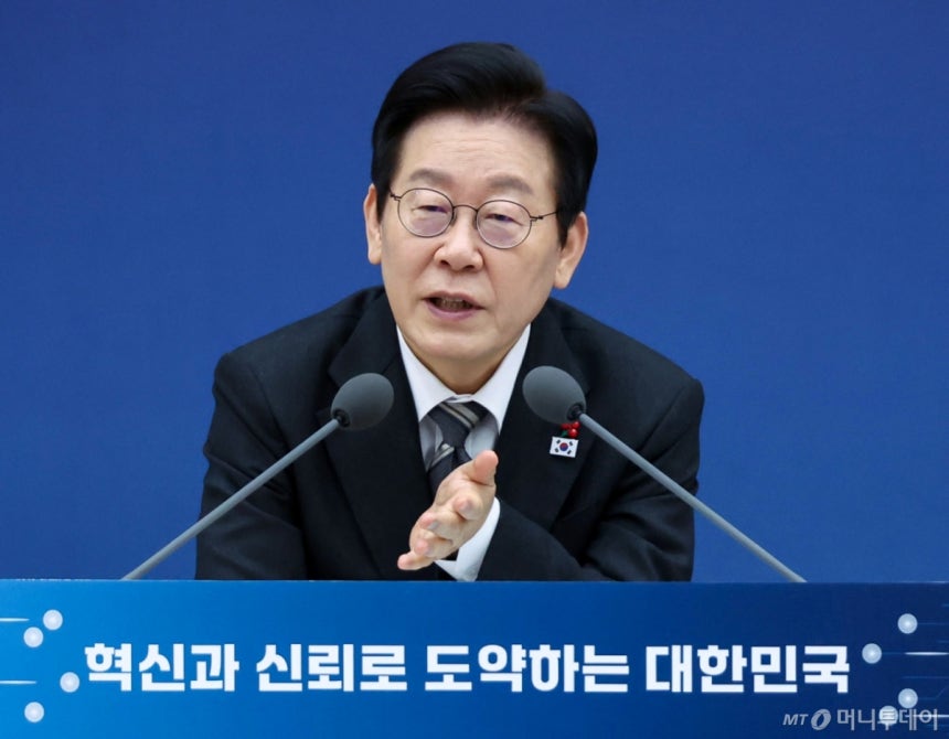 이재명 대통령 업무보고 중 자기 이름 '죄명' 농담에 현장 초토화