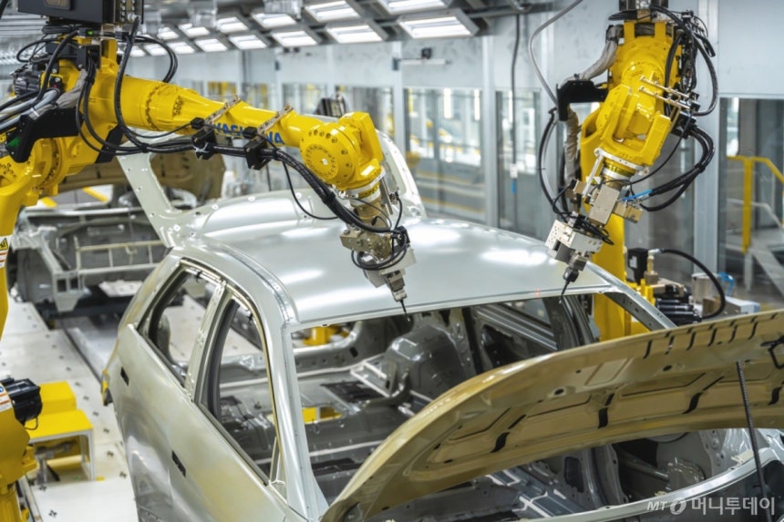 미국 조지아주 엘라벨에 위치한‘현대자동차그룹 메타플랜트 아메리카'(HMGMA).사진은 HMGMA에서 아이오닉5가 생산되는 모습./사진제공=현대차그룹