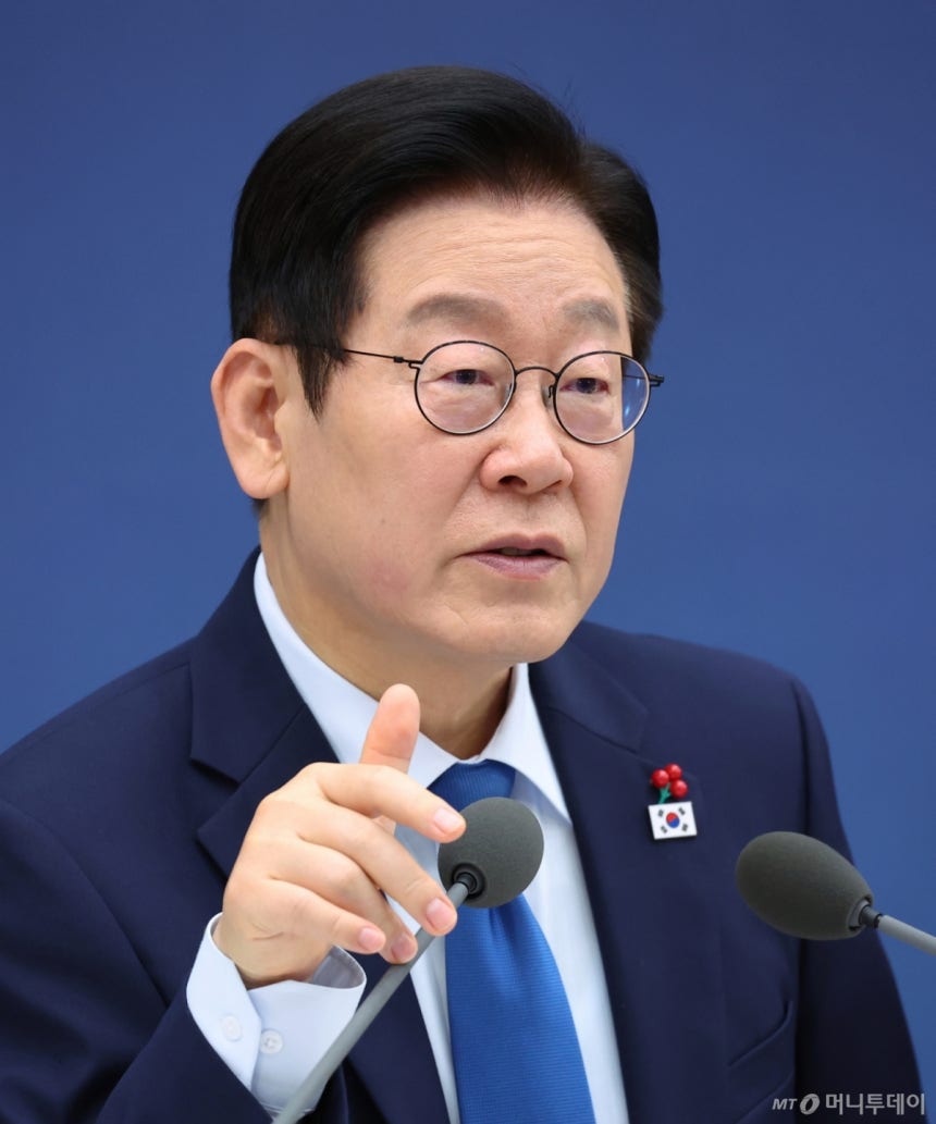 이재명 대통령이 17일 세종시 정부세종컨벤션센터에서 열린 산업통상부·지식재산처·중소벤처기업부 업무보고에서 발언하고 있다. (대통령실통신사진기자단) 2025.12.17. /사진=뉴시스