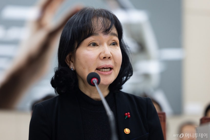 송경희 개인정보보호위원장이 17일 서울 여의도 국회 과학기술정보방송통신위원회에서 열린 쿠팡 개인정보 유출 사고 관련 청문회에서 의원 질의에 답하고 있다. 2025.12.17/사진=