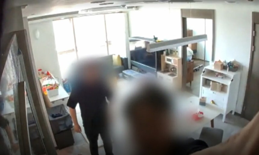 자신의 제자를 호텔에서 성적으로 학대한 혐의로 검찰에 송치됐지만 불기소 처분을 받은 고등학교 교사가 류중일 전 야구 국가대표팀 감독의 전 며느리로 밝혀진 가운데 사돈 가족이 류 전 감독 아들 부부 집에 카메라를 설치