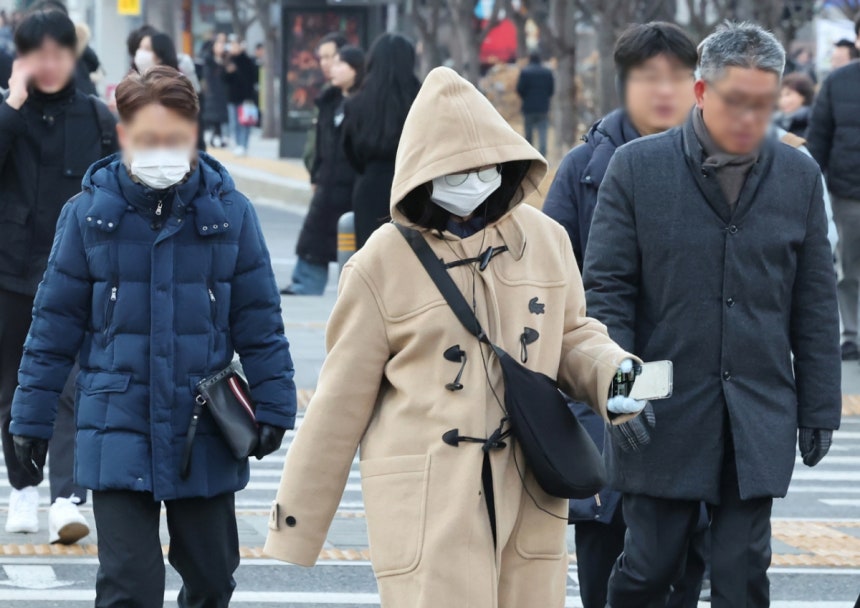 목요일인 오늘(18일)은 전국이 대체로 맑겠지만 아침 기온이 영하권으로 떨어져 춥겠다./사진=뉴스1