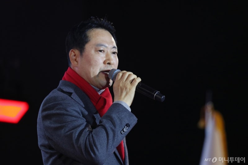 한동훈 쳐내고 이준석 품고?…<b>장동혁</b>, 중도<b>외연 확장</b> 승부수될까