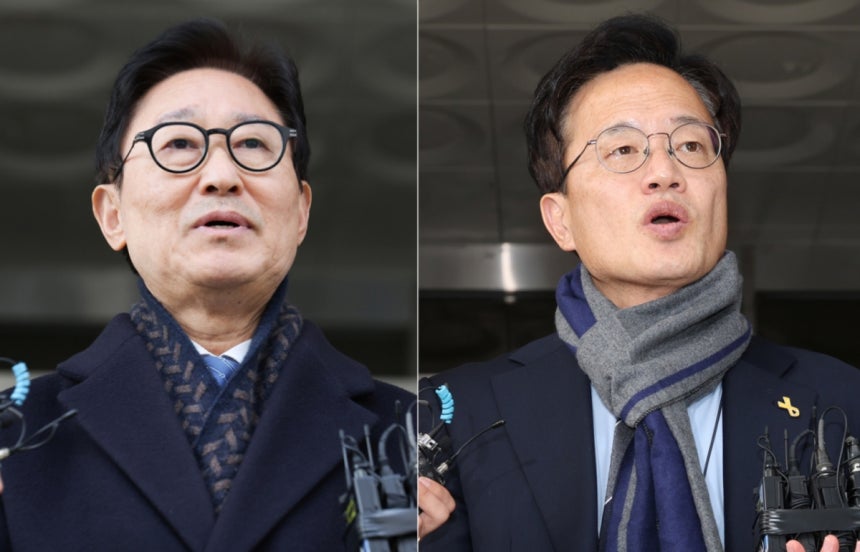 국회 패스트트랙(신속처리안건) 충돌 사건으로 재판에 넘겨진 더불어민주당 박범계·박주민 의원이 19일 오후 서울 양천구 서울남부지방법원에서 열린 선고 기일을 마친 뒤 법원을 나서며 입장을 밝히고 있다./사진=뉴시스.