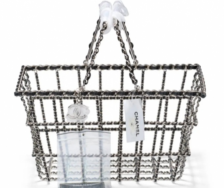 샤넬 XXL 쇼핑 바스켓 백. /사진=크리스티 홈페이지 캡처