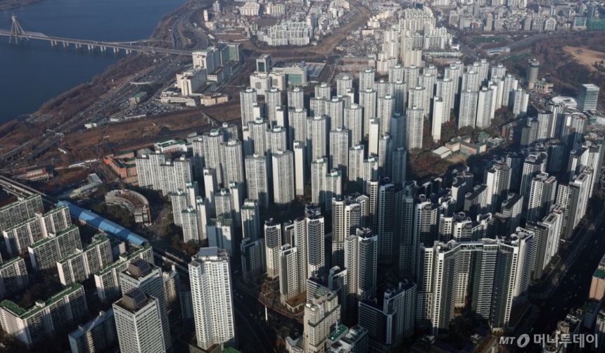 12월 11일 서울 송파구 롯데월드타워 전망대 서울스카이에서 내려다 본 송파구의 아파트 단지./사진=뉴스1 /사진=(서울=뉴스1) 구윤성 기자